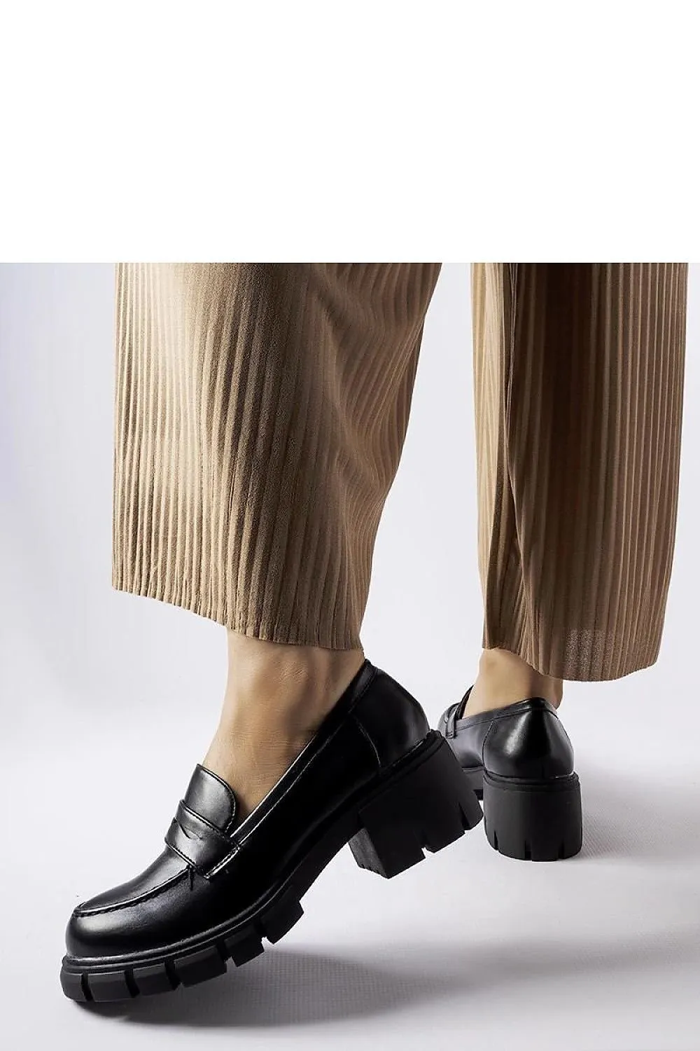 Beige classic block heel moccasins