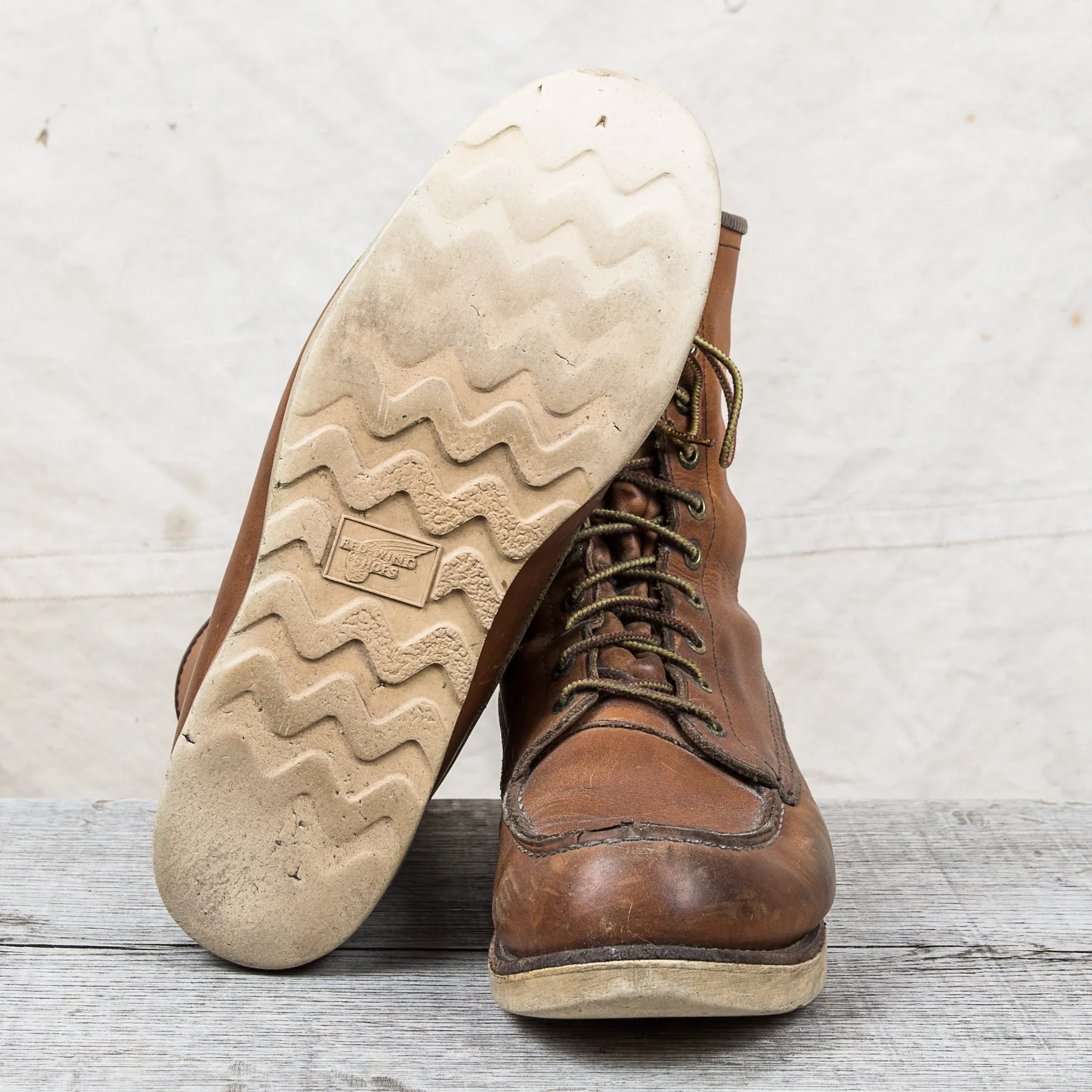 Secondhand Red Wing Classic Moc Toe Style No. 877